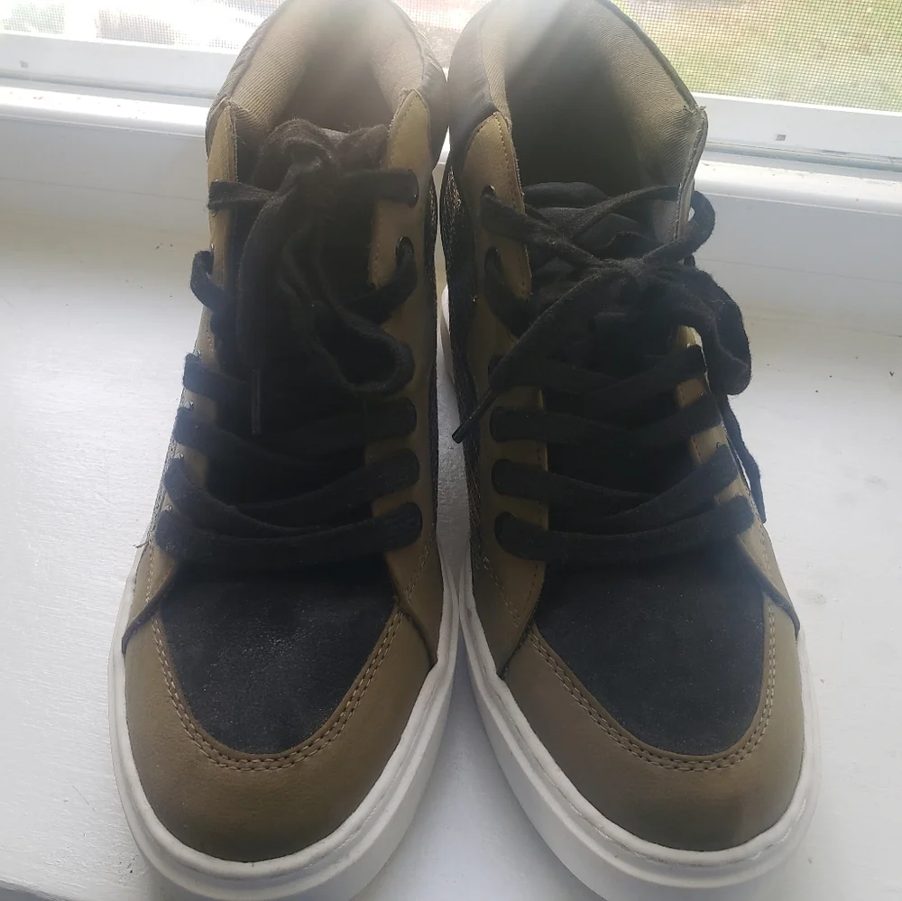 Shoe - Picture 2 of 5